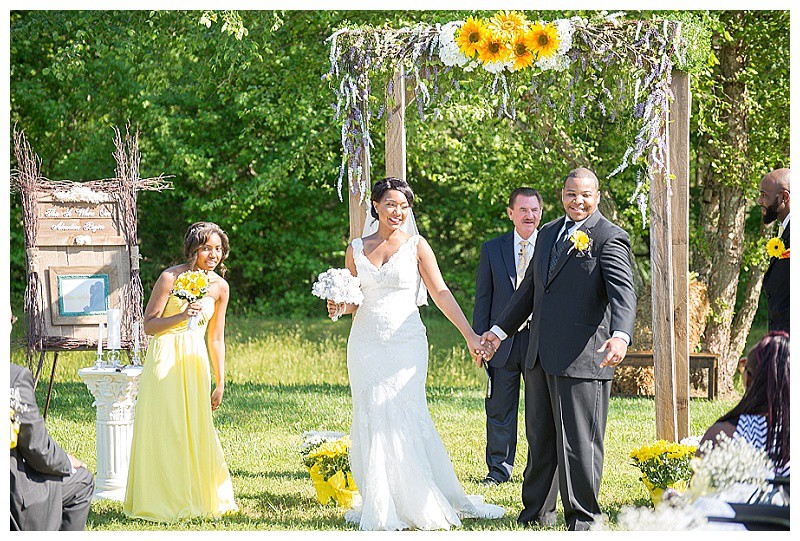 Hampton-Yellow-Outdoor-Sunflower-Wedding (16)