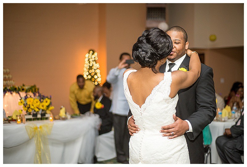 Hampton-Yellow-Outdoor-Sunflower-Wedding (31)