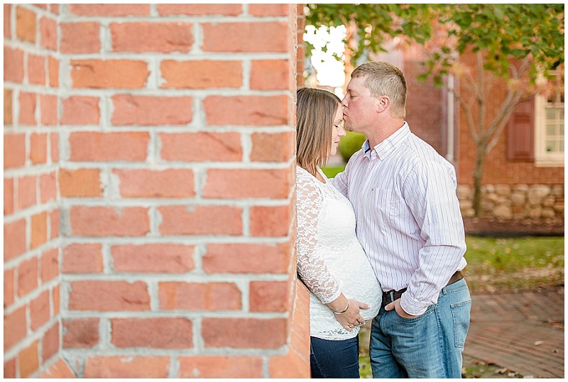 Historic-Yorktown-Maternity-Session (11)