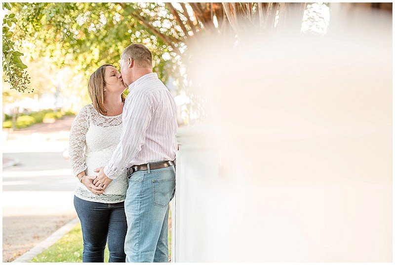 Historic-Yorktown-Maternity-Session (15)