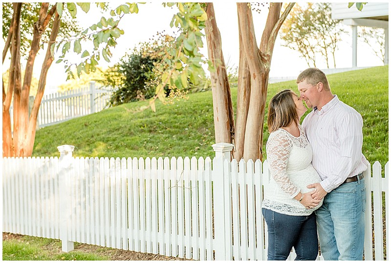 Historic-Yorktown-Maternity-Session (16)