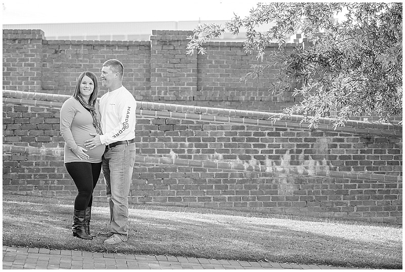 Historic-Yorktown-Maternity-Session (3)