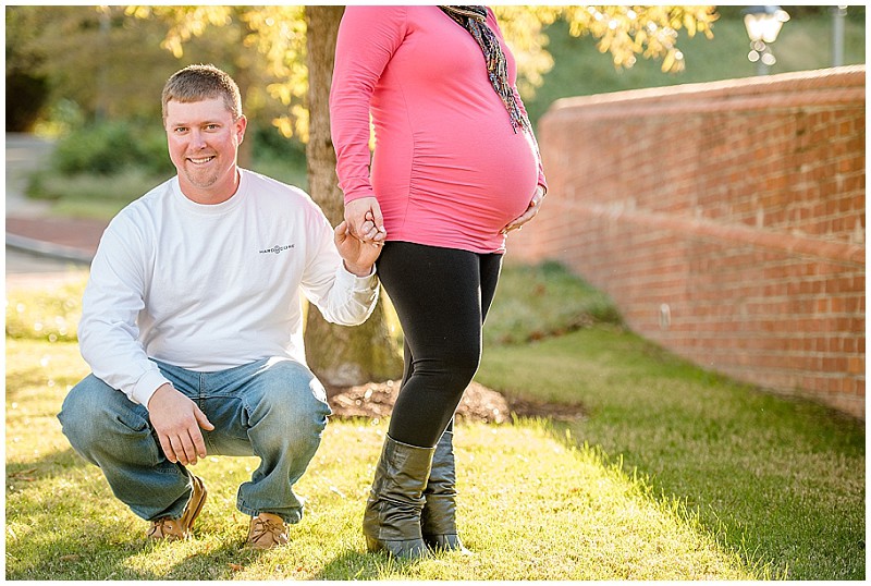 Historic-Yorktown-Maternity-Session (6)