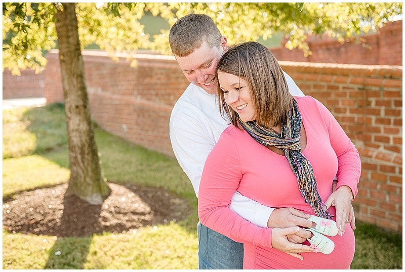 Historic-Yorktown-Maternity-Session (7)