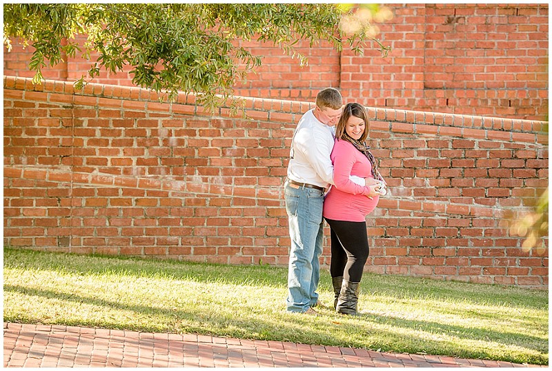 Historic-Yorktown-Maternity-Session (8)