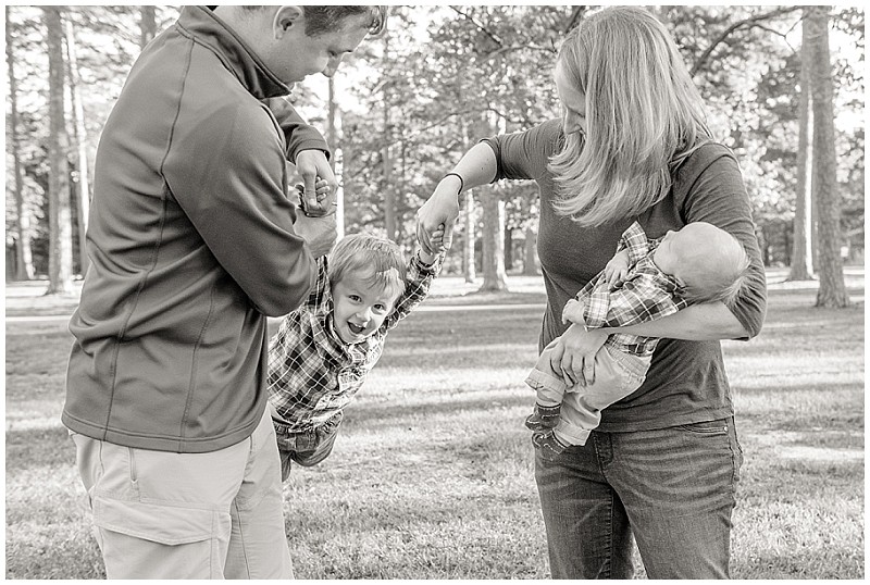 Newport-News-Park-Family-of-Four-Fall-Session (10)