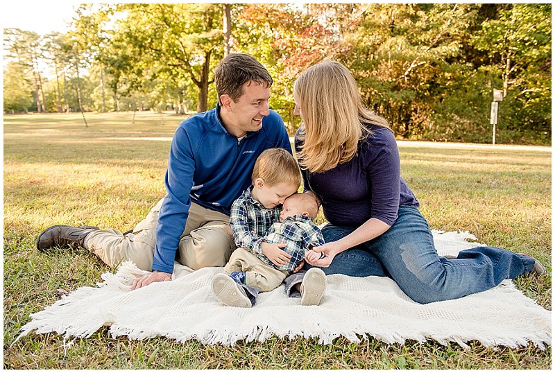 Newport-News-Park-Family-of-Four-Fall-Session (20)