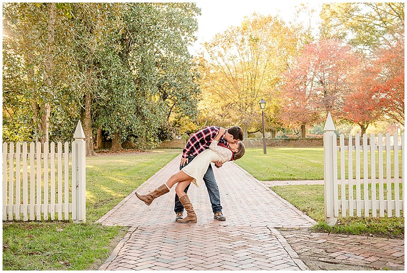 colonial-williamsburg-fall-engagement-session (14)