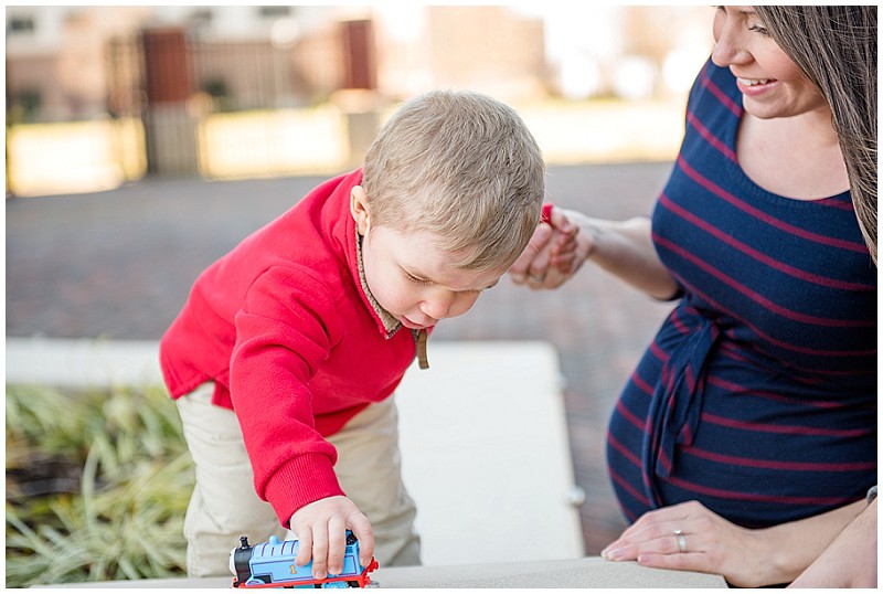 city-center-newport-news-family-maternity-session (16)