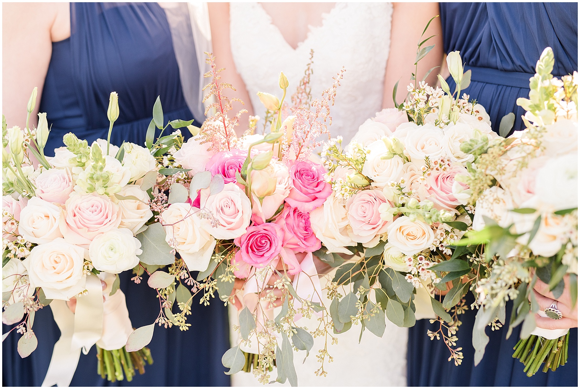 amber-grove-wedding-bridesmaids-bouquets