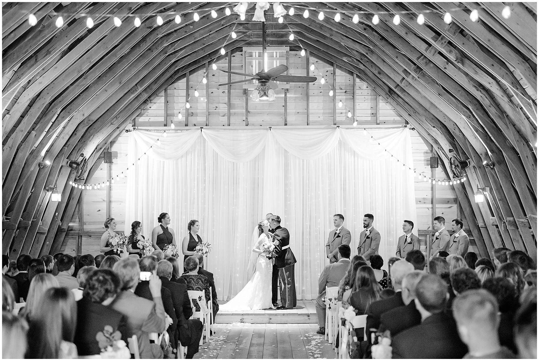amber-grove-wedding-barn-ceremony