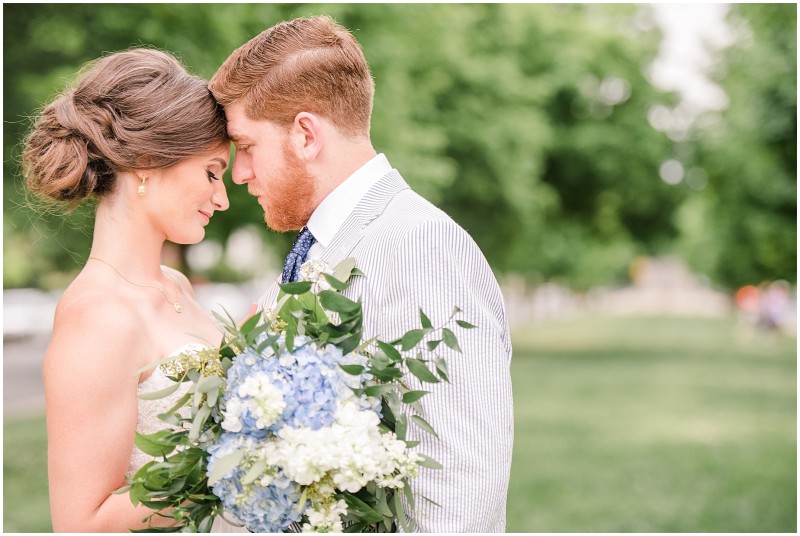 bride-and-groom-downtown-richmond-bouquet