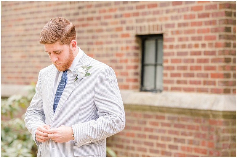 groom-details-seersucker-suit
