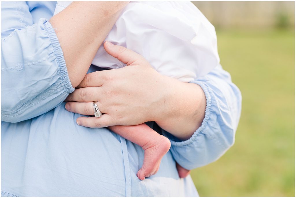 Backyard Newborn and Family Photography mom and baby