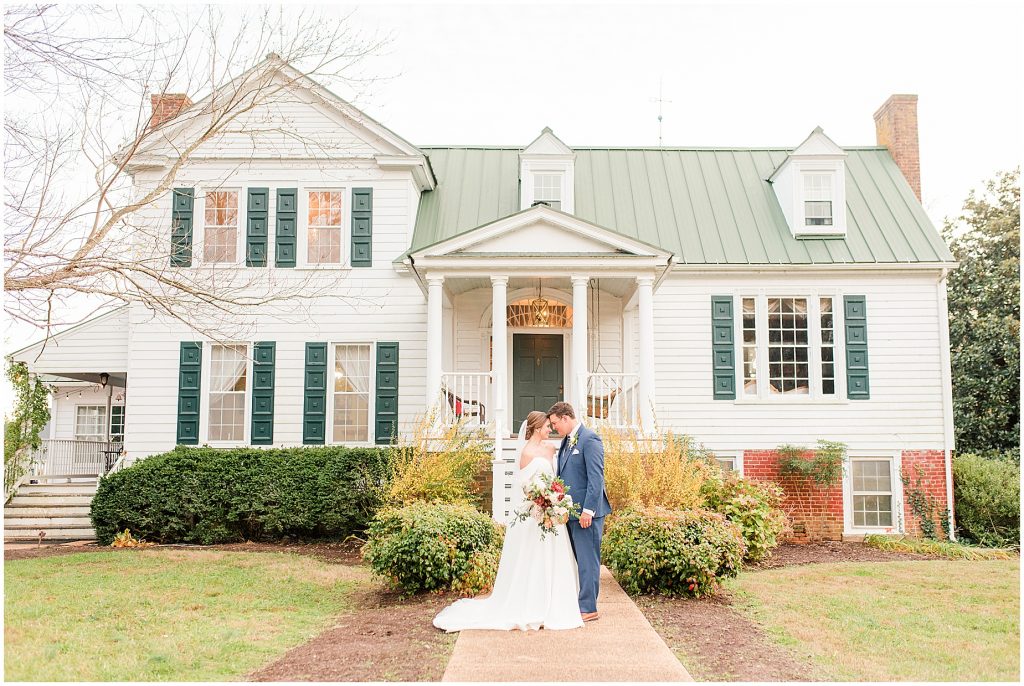 wide shot of bride and groom at plantation house at Waverly Estate