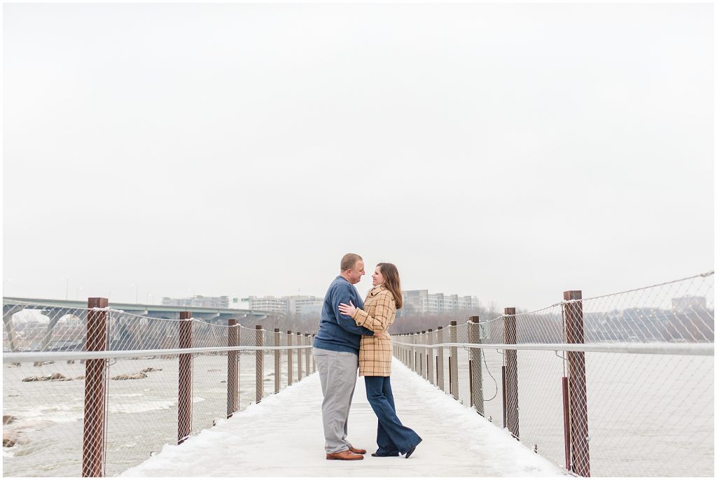 winter at the t-pott bridge richmond virginia engagement session 