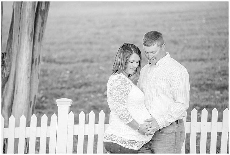 Hampoton-Roads-Photographers-Historic-Yorktown-Maternity-Session (14)