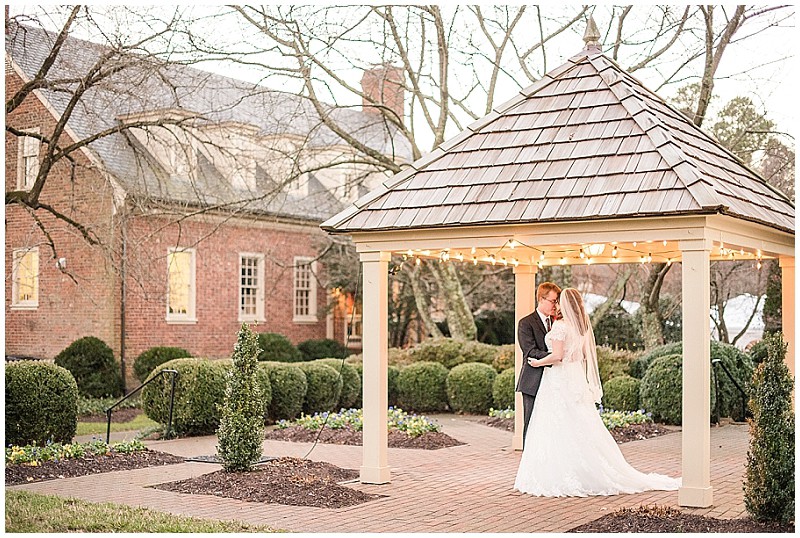 winter-christmas-manor-house-wedding-with-santa-46